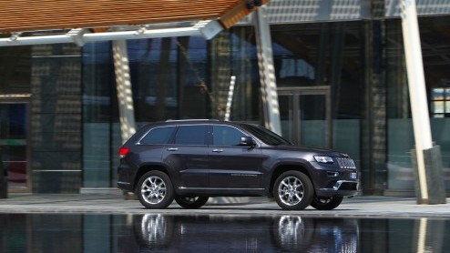 Autotest vernieuwde Jeep Grand Cherokee 2013. Gereden met 3.0 CRD en 3.6 benzine. Prijzen vanaf 64.990 euro.