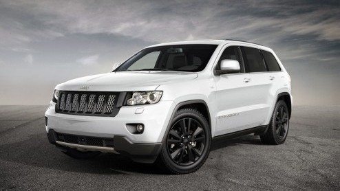 Jeep geeft een voorproefje van twee nieuwe modellen die als production-intent concept op de Autosalon van Genve staan; de sportief (zwart) uitziende Grand Cherokee met 3.0 liter dieselmotor en een