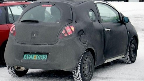 Het is alweer even geleden dat we de nieuwe Ford Ka in het wild spotten. Het huidige model dateert uit 1996 en verkoopt nog steeds goed, maar een opvolger, gebaseerd op de Fiat 500, staat bijna voor d