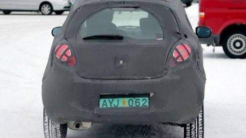 Het is alweer even geleden dat we de nieuwe Ford Ka in het wild spotten. Het huidige model dateert uit 1996 en verkoopt nog steeds goed, maar een opvolger, gebaseerd op de Fiat 500, staat bijna voor d