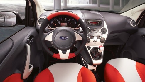 Flitsend nieuws! Eind maart arriveren 120 stuks Ford Ka Grand Prix in Nederland. Hoewel het geen strepentrekkers zijn zien deze exclusieve Kas er wel lekker vlot uit. Voorzien van de 1.2 liter benzin