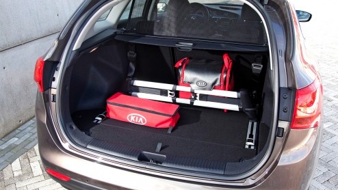 Kia pakt volgende week op de Parijse autosalon flink uit, met de geheel nieuwe Carens, de nieuwe Optima Hybrid en de vernieuwde pro_cee'd n Ceed Sportswagon. Die laatste staat echter nu al in de Ned