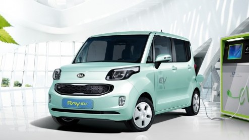 De eerste elektrische auto van Kia is nu een feit. Maak kennis met de Ray EV, die om te beginnen in een oplage van 2500 stuks wordt geproduceerd voor inzet bij overheden in Korea.
