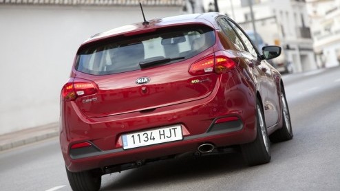 Kia heeft de prijzen van de nieuwe ceed bekend gemaakt. De Koreaan is er vanaf 17.195 euro met een 1.6 GDI benzinemotor en er zijn diverse pakketten beschikbaar om de uitrusting verder uit te breiden