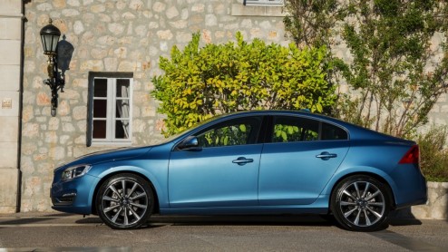 Autotest Volvo XC60 T6 en S60 T6 van modeljaar 2014, aangedreven door een nieuwe 2,0 liter turbomotor met supercharger. Hoe pakt 306 pk op de voorwielen uit, en wat scoort de nieuwe T6 in verbruik?