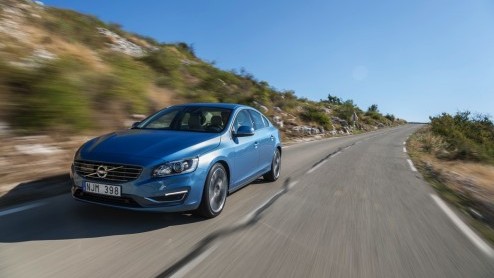 Autotest Volvo XC60 T6 en S60 T6 van modeljaar 2014, aangedreven door een nieuwe 2,0 liter turbomotor met supercharger. Hoe pakt 306 pk op de voorwielen uit, en wat scoort de nieuwe T6 in verbruik?