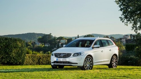 Autotest Volvo XC60 T6 en S60 T6 van modeljaar 2014, aangedreven door een nieuwe 2,0 liter turbomotor met supercharger. Hoe pakt 306 pk op de voorwielen uit, en wat scoort de nieuwe T6 in verbruik?