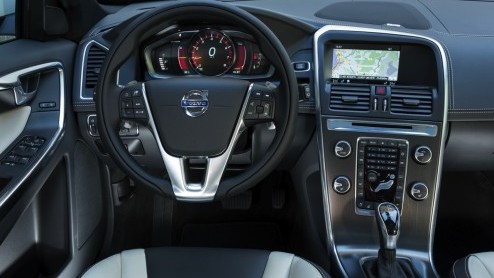 Autotest Volvo XC60 T6 en S60 T6 van modeljaar 2014, aangedreven door een nieuwe 2,0 liter turbomotor met supercharger. Hoe pakt 306 pk op de voorwielen uit, en wat scoort de nieuwe T6 in verbruik?