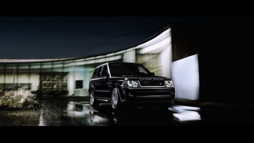 Land Rover heeft een nog luxere Range Rover Sport in de aanbieding. Deze Luxury uitvoering is gepositioneerd tussen de HSE en top-of-the-line Autobiography Sport en is voorzien van exclusieve afwerk