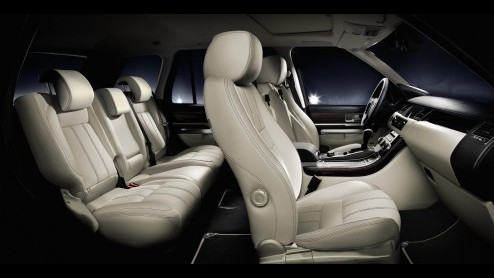 Land Rover heeft een nog luxere Range Rover Sport in de aanbieding. Deze Luxury uitvoering is gepositioneerd tussen de HSE en top-of-the-line Autobiography Sport en is voorzien van exclusieve afwerk
