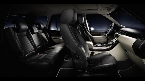 Land Rover heeft een nog luxere Range Rover Sport in de aanbieding. Deze Luxury uitvoering is gepositioneerd tussen de HSE en top-of-the-line Autobiography Sport en is voorzien van exclusieve afwerk