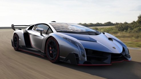 Lamborghini viert zijn vijftig jarig bestaan met deze buitenaardse Veneno.