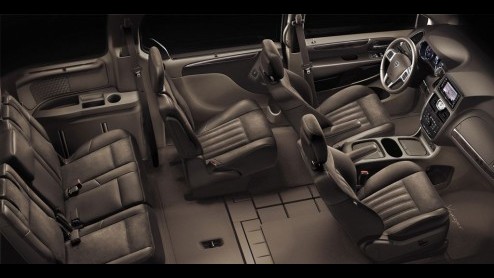 Lancia voegt twee uitrustingsniveaus toe aan de Voyager. Naast de Gold is de Lancia Voyager nu ook te bestellen als Silver en Platinum. Ook komen er twee nieuwe kleuren beschikbaar. Prijzen beginnen b