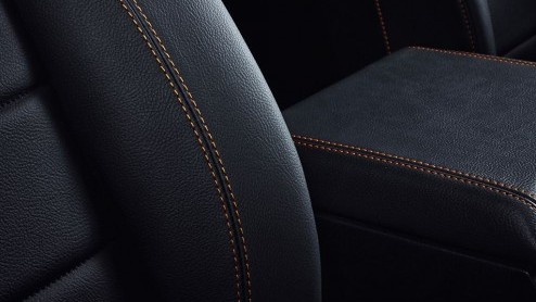 Land Rover Defender LXV viert 65 jaar Land Rover.