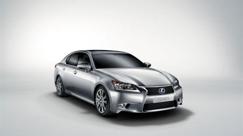 Voorafgaand aan het live-debuut van de Lexus GS450h zijn alle details van de hybridesedan vrijgegeven. De V6 en elektromotor zijn samen goed voor 343 pk, terwijl het verbruik slechts 6.3l/100km bedraa