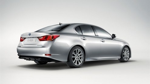 Voorafgaand aan het live-debuut van de Lexus GS450h zijn alle details van de hybridesedan vrijgegeven. De V6 en elektromotor zijn samen goed voor 343 pk, terwijl het verbruik slechts 6.3l/100km bedraa