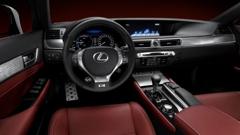 Lexus onthult vandaag op de SEMA autoshow in Las Vegas de Lexus 
GS 450h F SPORT. De Japanners zijn er serieus voor gaan zitten en geven de hybridesedan een innovatief sportonderstel met meesturende 