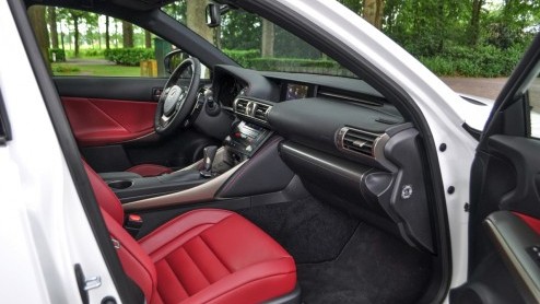 Autotest Lexus IS300h. Rijtest van de hybride-aangedreven IS 300h met 20% bijtelling.