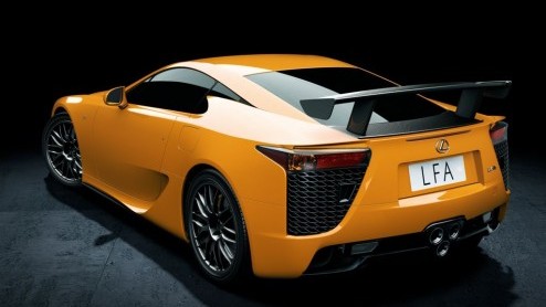 Lexus wilde nog even weten hoe snel de LFA met Nurburgring Package een ronde rijdt op de Nordschleife. Resultaat: 7 minuut 14.64. Een nieuw record.