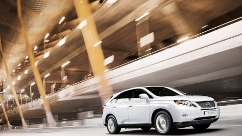 Lexus brengt van zowel de Lexus RX 450h 4WD als de Lexus IS 250 een gelimiteerde maar extra rijk uitgeruste High Edition uit. Er komen slechts enkele tientallen van deze full-options uitvoering naar o