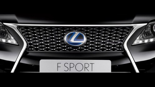 Verrassing! Lexus trekt eind deze maand het doek van de nieuwe generatie LS. Het vlaggenschip debuteert op 30 juli als LS600h en wordt ook in de sportiever getinte F-Sport Line leverbaar. Eind 2012 ve