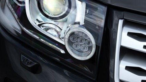 Land Rover geeft de Freelander opnieuw een update. Met nieuwe optiemogelijkheden, gewijzigde in- en exterieurdetails en de intrede van de 2.0 liter Si4 turbomotor kan de kleinste telg uit de familie e
