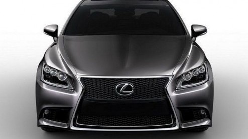 Zoals aangekondigd door Lexus zelf wordt volgende week de vernieuwde LS-serie onthuld. Op een Chinese website zijn echter al de eerste beelden opgedoken, zodat we alvast de F-Sport uitvoering kunnen b