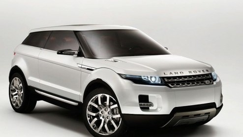 De nieuwe tweedeurs Land Rover komt steeds dichterbij. Waar het merk een aantal maanden terug al een wat vage teaser van deze coupe SUV de wereld in stuurde, is er meer fotomateriaal opgedoken. Het