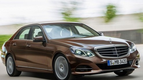 Begin januari ziet de vernieuwde Mercedes-Benz E-klasse het levenslicht. De Duitsers hebben eerder al een teaservideo de deur uit gedaan en nu zijn de persfotos onbedoeld op internet beland.