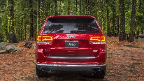 Jeep presenteert in Detroit de vernieuwde Grand Cherokee, waarvan we eerder al enkele details toonden. Grootste wijziging betreft de nieuwe neus en de komst van een nieuwe achttraps automaat.