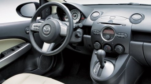 Compacte sedans zijn in ons land nooit echt populair geweest. Dat de nieuwe Mazda 2 sedan dan zelfs niet voor de Europese markt is bedoeld verbaast ons niet. Het merk presenteerde in China deze nieuwk