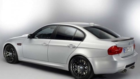 BMW komt met een ultieme versie van de M3 sedan. De tot M3 CRT gedoopte topsporter beschikt over de motor uit de M3 GTS, is opgetrokken uit CFRP-elementen en wordt in een zeer beperkte oplage van 67 s