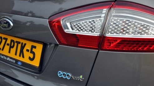 Ford biedt de vernieuwde Mondeo wederom als Econetic aan. Groot verschil met zijn voorganger is de dieselmotor, die voortaan nog maar 1.6 liter groot is. Met 114 gram CO2-uitstoot komt de nieuwste ver
