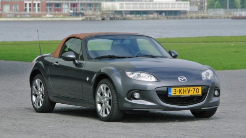 Autotest vernieuwde Mazda MX-5 model 2013 in de smakelijke Hanabi-uitvoering.