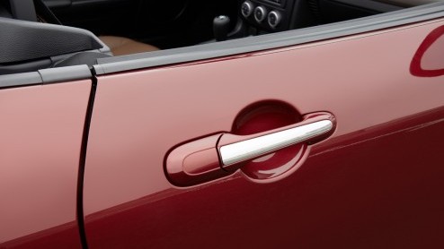 Mazda presenteert in Genve de MX-5 Hanabi, een limited edition met aangepast in- en exterieur.