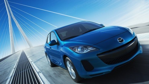 Mazda heeft de vernieuwde Mazda3 in Frankfurt voorgesteld. Een sportievere neus, opgewaardeerd interieur, standaard TomTom navigatie en een zuinige '20% bijtelling' diesel gaat de vertrouwde middenkla