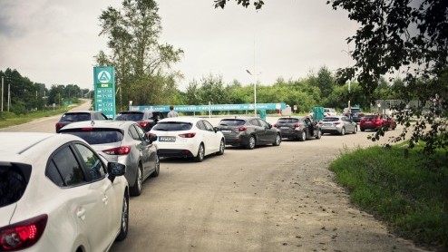 Om de introductie van de nieuwe Mazda3 kracht bij te zetten, rijdt Mazda met acht geheel nieuwe Mazda3s van Hiroshima naar Frankfurt, alwaar de auto aan het grote publiek wordt getoond tijdens de IAA