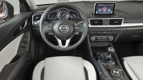 Mazda heeft een prijskaartje gehangen aan de Mazda3 Sedan. Tevens komt de fabrikant met aantrekkelijke Skylease uitvoeringen voor zowel de Mazda3 Hatchback als Sedan.