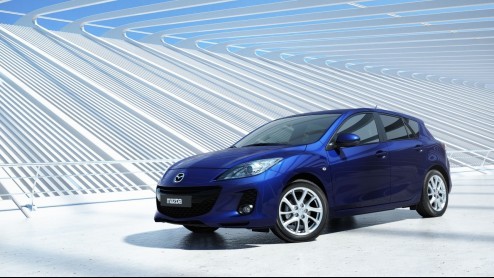 Eind deze maand maken we opnieuw kennis met de Mazda3. De Japanner krijgt namelijk een subtiele facelift en is daarbij niet alleen zuiniger, maar ook voordeliger geworden. De instapper is er vanaf 18.