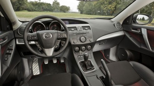 Het is even goed kijken, maar Mazda heeft de Mazda3 vernieuwd. Het bestverkochte model is in alle opzichten ietsje bijgeschaafd en kan nu bij zakelijk gebruik ook met 20% bijtelling worden gereden. Da