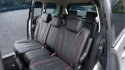 Mazda heeft het leveringsprogramma van de Mazda5 opgeruimd. Voortaan is de MPV alleen nog maar leverbaar met een 2.0 liter benzinemotor of de 1.6 CiTD diesel. Nieuw in de gelederen is de Executive GT