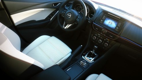 De nieuwe Mazda6 is de tweede nieuwe Mazda ontwikkeld volgens de efficiente SkyActiv-filosofie van het merk. Betekent dat de Mazda6 in navolging van de CX-5 ook het zakelijke segment kan gaan opschudd