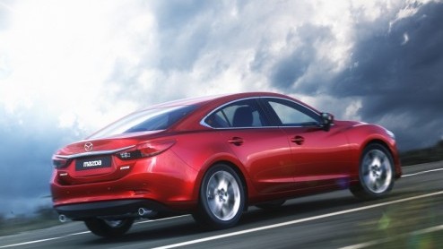 Mazda is klaar voor de verkoop van de Mazda6 en heeft daarom het doek officieel verwijderd van de nieuwe generatie. De middenklasser staat eind oktober bij de dealer en zal in een voor zakelijk rijder
