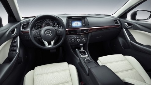 Mazda is klaar voor de verkoop van de Mazda6 en heeft daarom het doek officieel verwijderd van de nieuwe generatie. De middenklasser staat eind oktober bij de dealer en zal in een voor zakelijk rijder