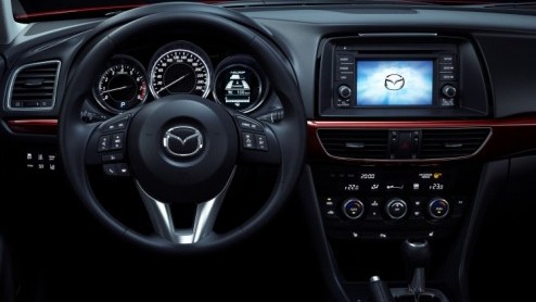 Mazda is klaar voor de verkoop van de Mazda6 en heeft daarom het doek officieel verwijderd van de nieuwe generatie. De middenklasser staat eind oktober bij de dealer en zal in een voor zakelijk rijder
