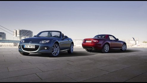 Bij Mazda kijken ze alweer uit naar het voorjaar. Eind maart debuteert de facelift van de populaire roadster MX-5. Het faceliftmodel wordt leverbaar met de 126 pk sterke 1.8 liter benzinemotor die naa