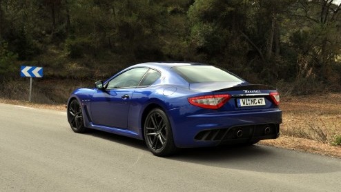 Maserati breekt met de GranTurismo MC Stradale werkelijk alle records. Het is de snelste, krachtigste, lichtste en ongetwijfeld meest luide Maserati ooit gebouwd. Genoeg redenen om de recordhouder een