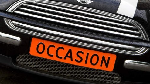 De verkopen van tweedehands auto's in Nederland zijn in 2012 licht gedaald ten opzichte van het voorgaande jaar. Dat blijkt uit cijfers van VWE voertuiginformatie en -documentatie. De occasionmarkt is