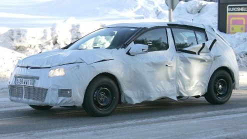 Renault is haar modelgamma flink aan het vernieuwen. Zo zit de Laguna nog vers in het geheugen, is de Twingo onlangs op de weg verschenen en zien we volgende maand de Koleos in volle glorie. Vervolgen