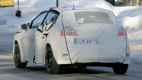 Renault is haar modelgamma flink aan het vernieuwen. Zo zit de Laguna nog vers in het geheugen, is de Twingo onlangs op de weg verschenen en zien we volgende maand de Koleos in volle glorie. Vervolgen